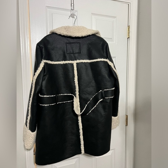 Cinq a Sept Mona Coat in Black & Ivory
Color:Black & Ivory - Picture 4 of 10